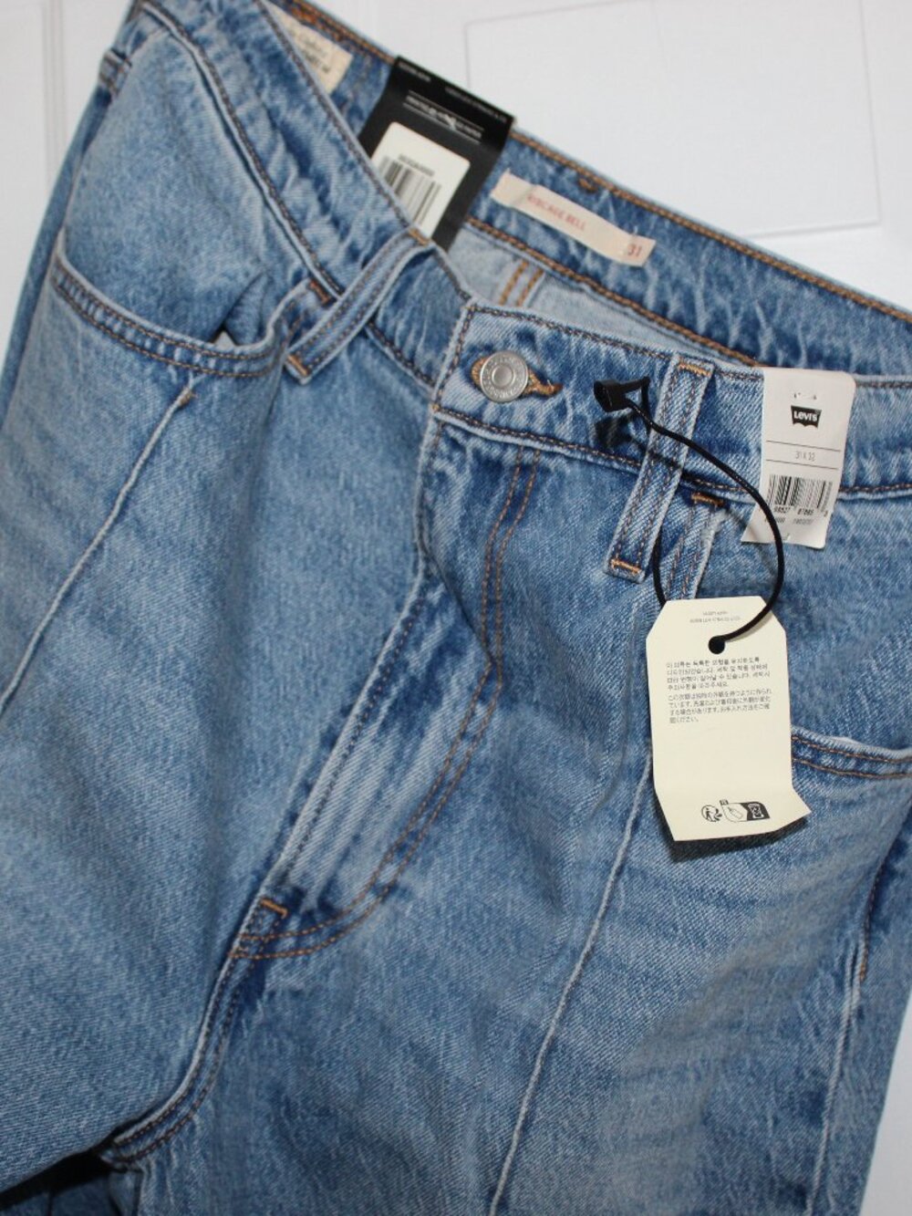 Levis ribcage Bell jeans new with tags size 31 - Picture 3 of 7